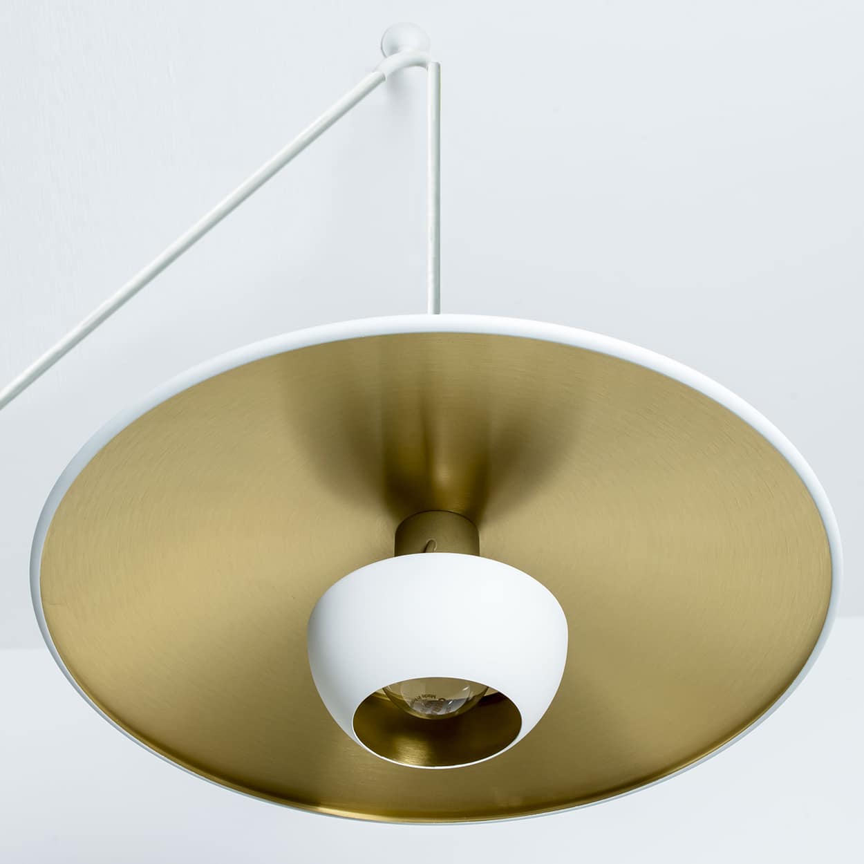 Onos Fixture With Side Counter Weights by Florian Schulz